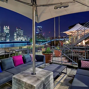 Otel Doubletree By Hilton - Docklands Riverside, Londra