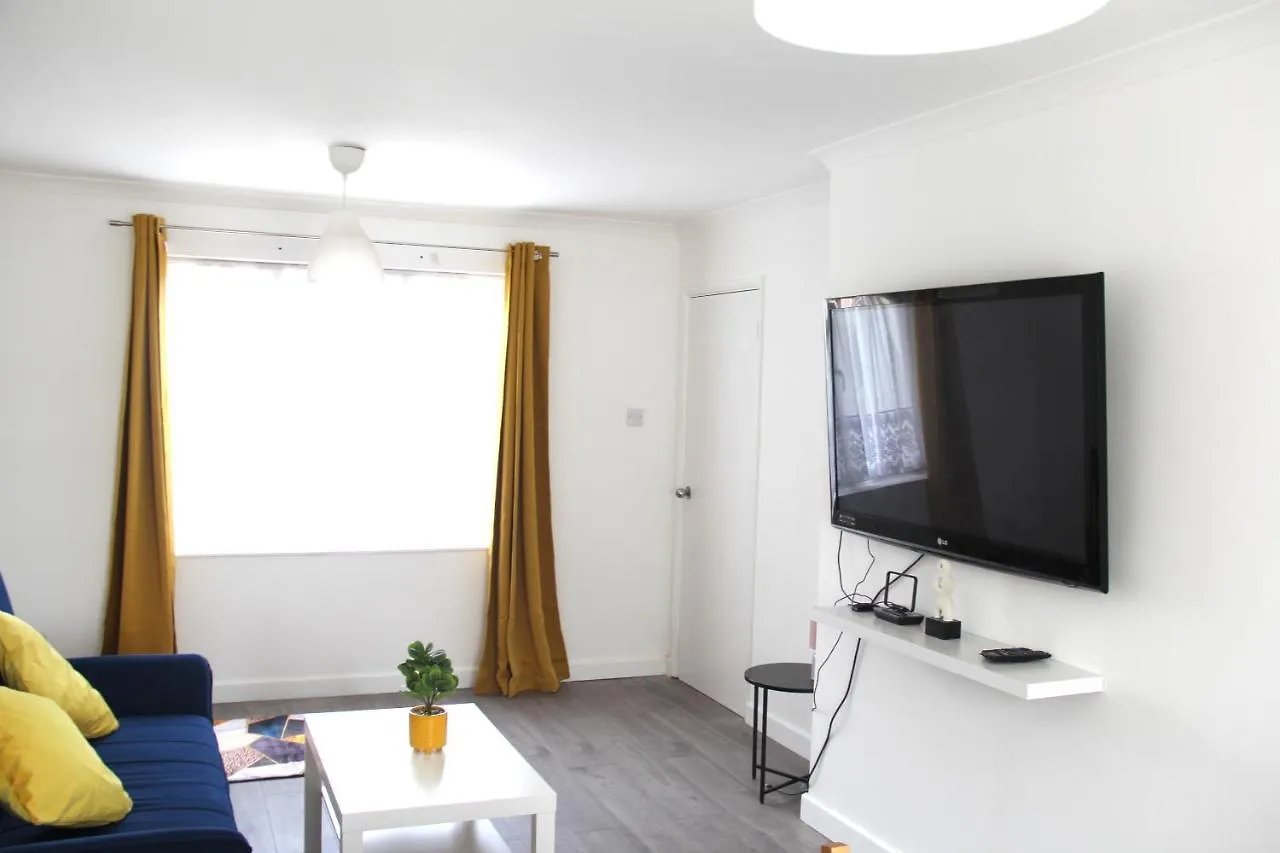 Coolfin House-Close To Excel, Contractors, Relocators, Paid Parking Villa Londra Tatil Evi