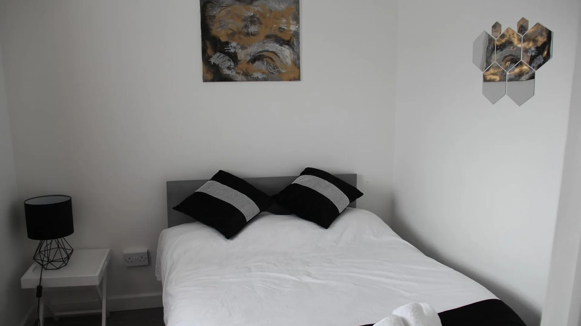 Tatil Evi Coolfin House-Close To Excel, Contractors, Relocators, Paid Parking Villa Londra