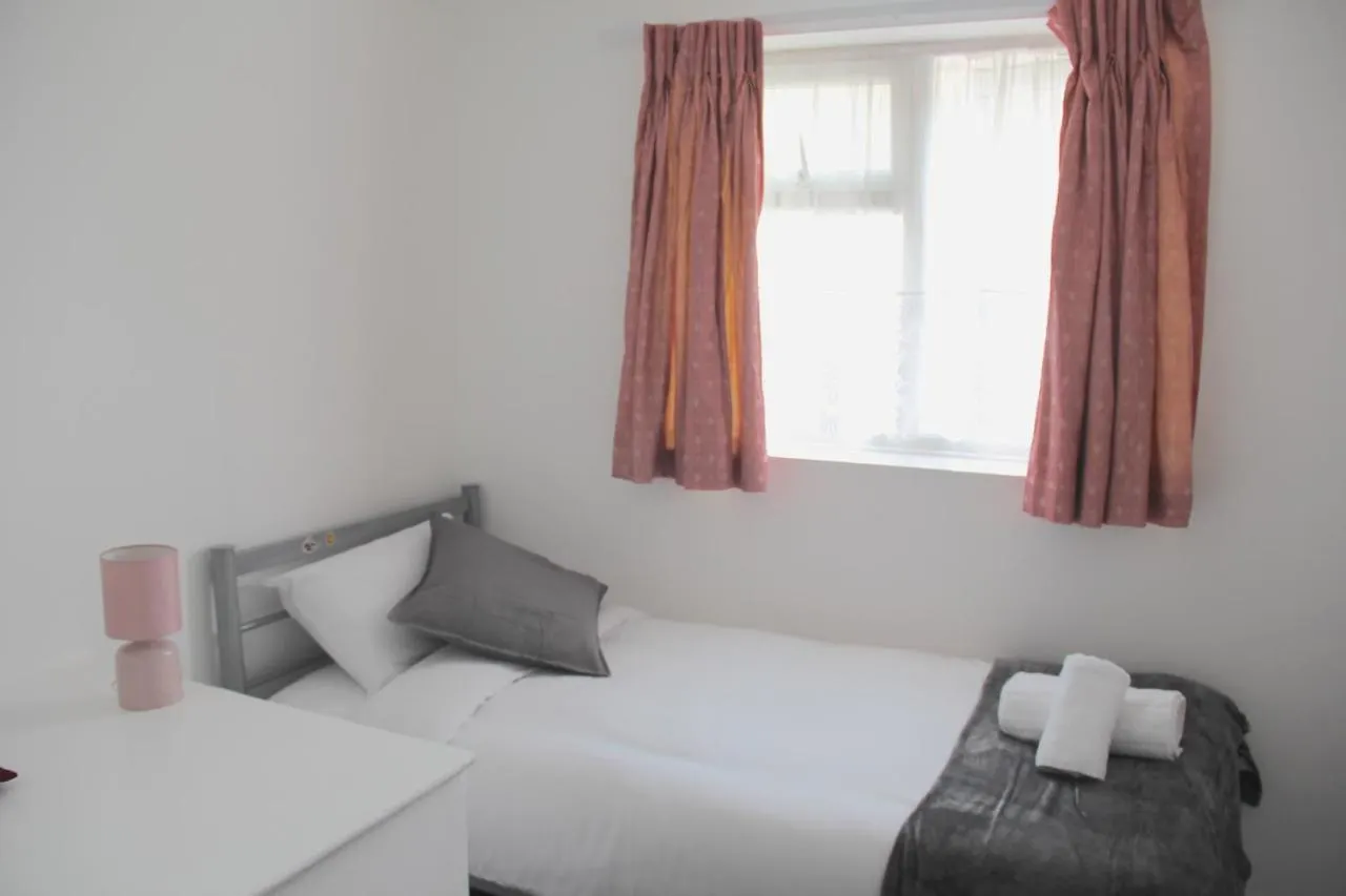 Coolfin House-Close To Excel, Contractors, Relocators, Paid Parking Villa London United Kingdom